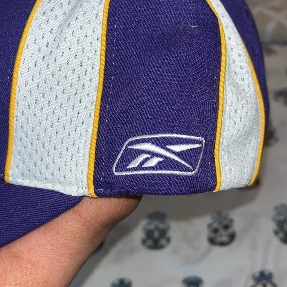 Vintage Reebok lakers hat Size: Men's ONE SIZE.  Excellent Condition